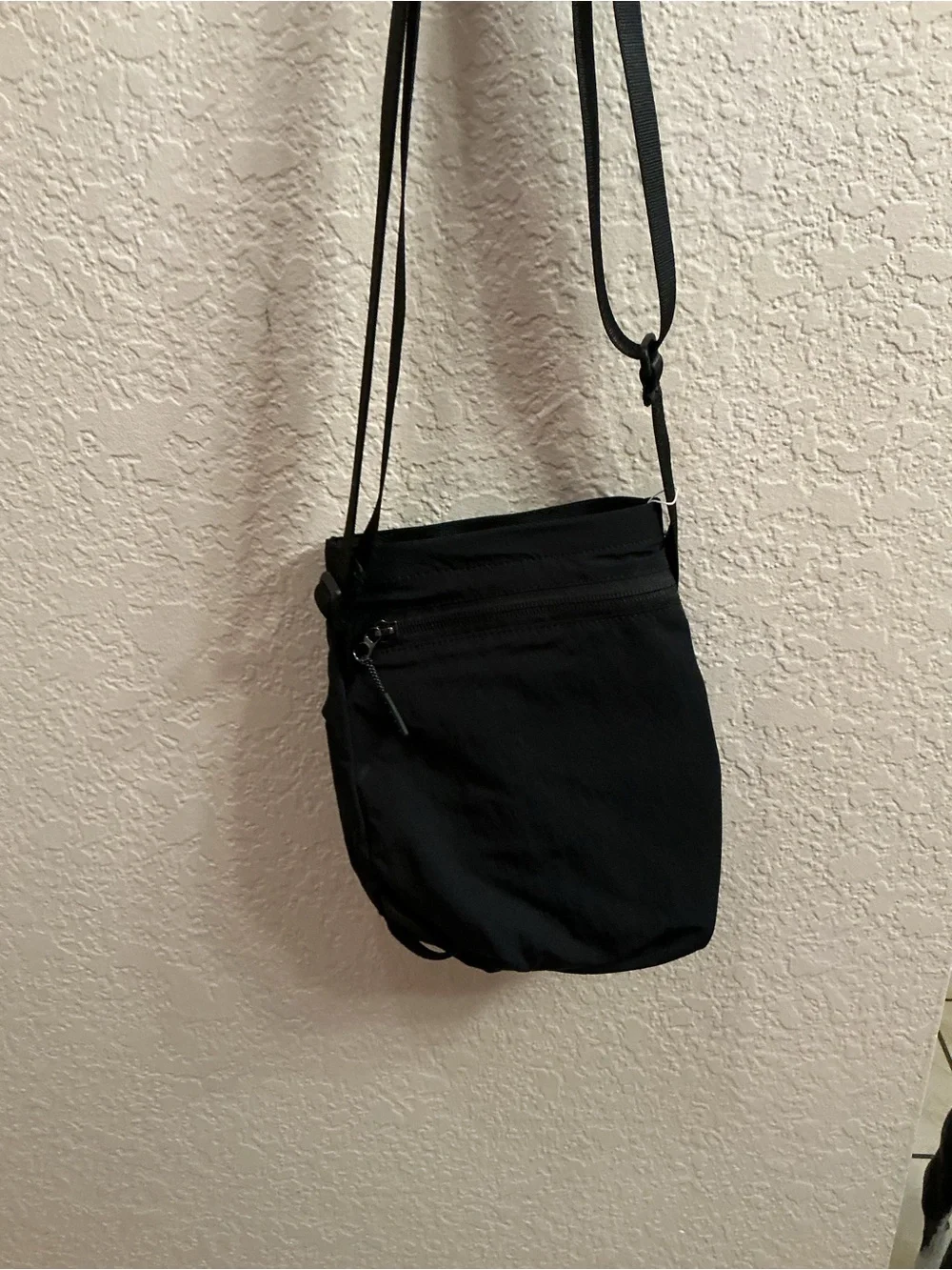 lululemon athletica Black Water Bottle Crossbody 2.5L small Pouch Bag